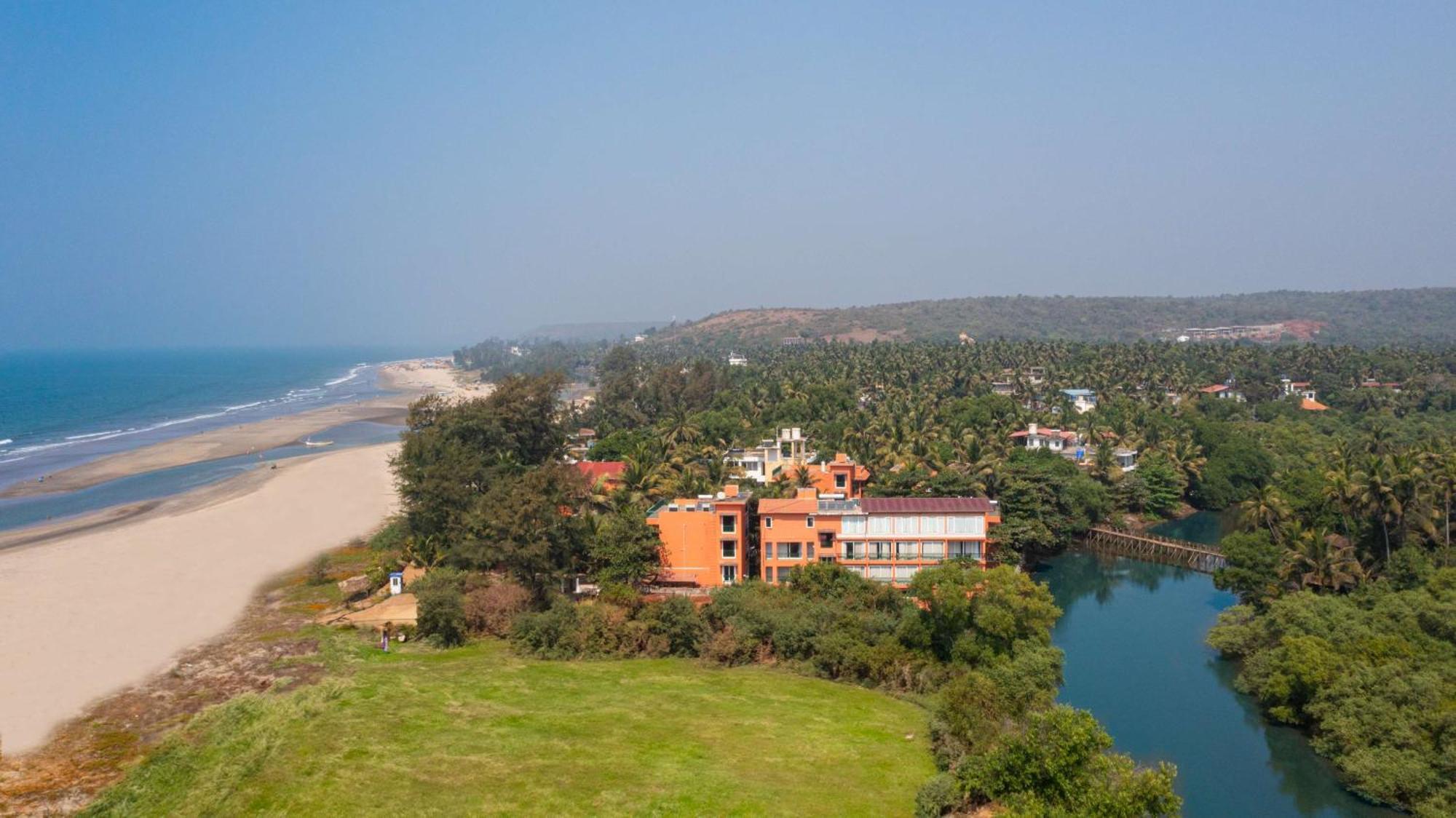 Mandrem Beach Resort, A Member Of Radisson Individuals Retreat Экстерьер фото