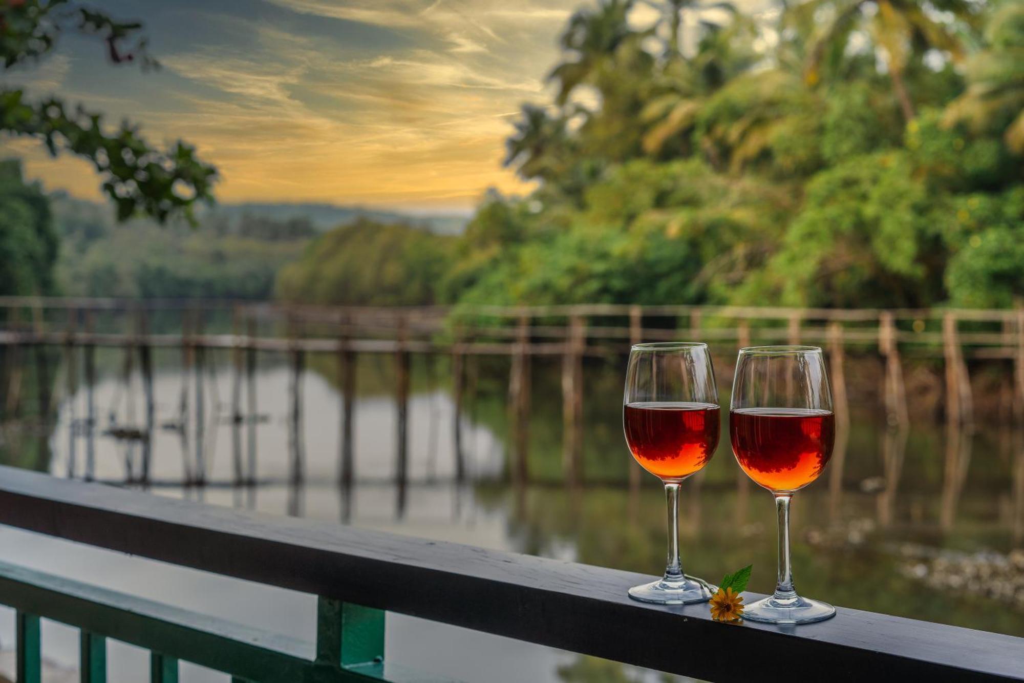 Mandrem Beach Resort, A Member Of Radisson Individuals Retreat Экстерьер фото