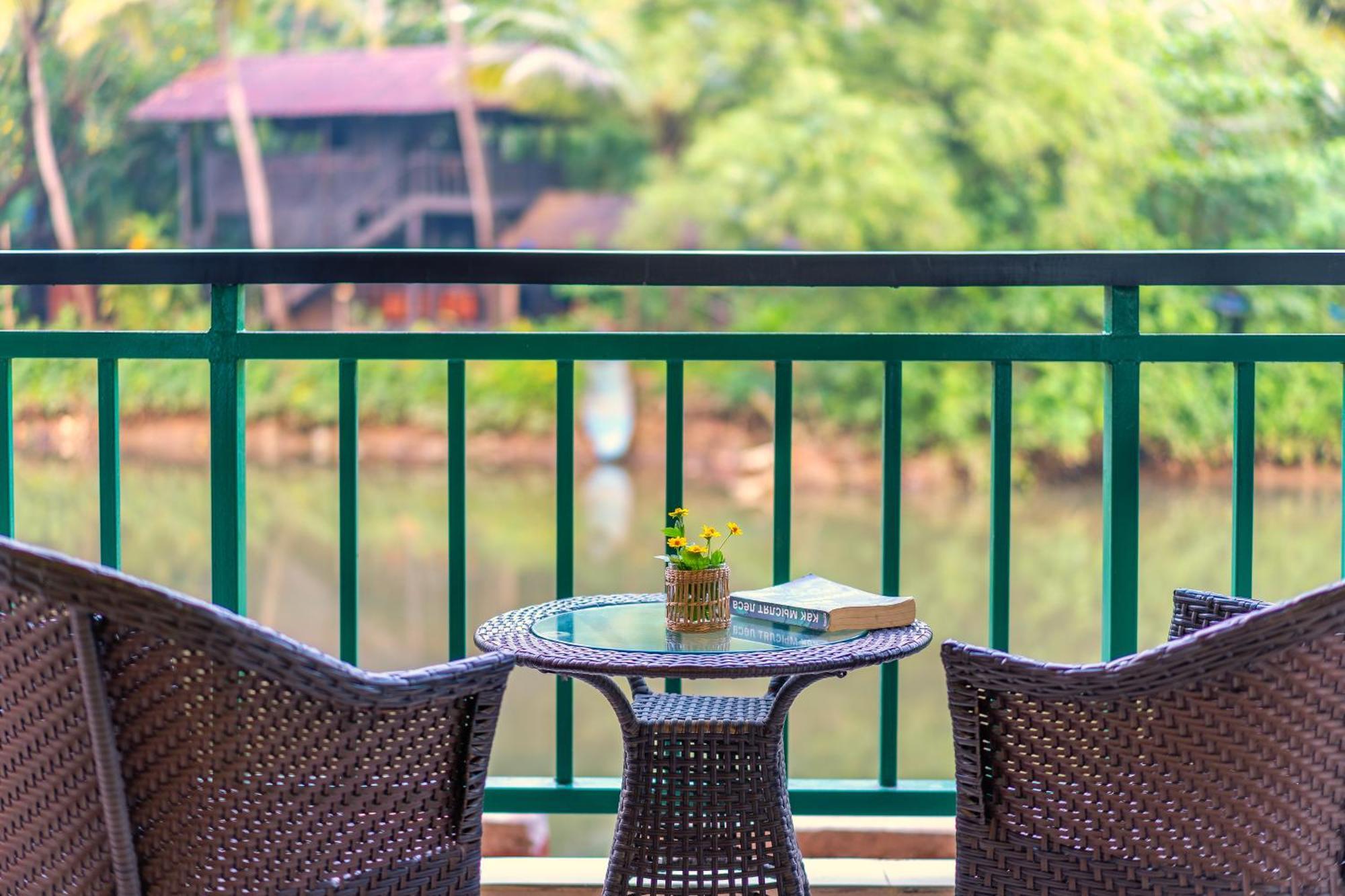Mandrem Beach Resort, A Member Of Radisson Individuals Retreat Экстерьер фото