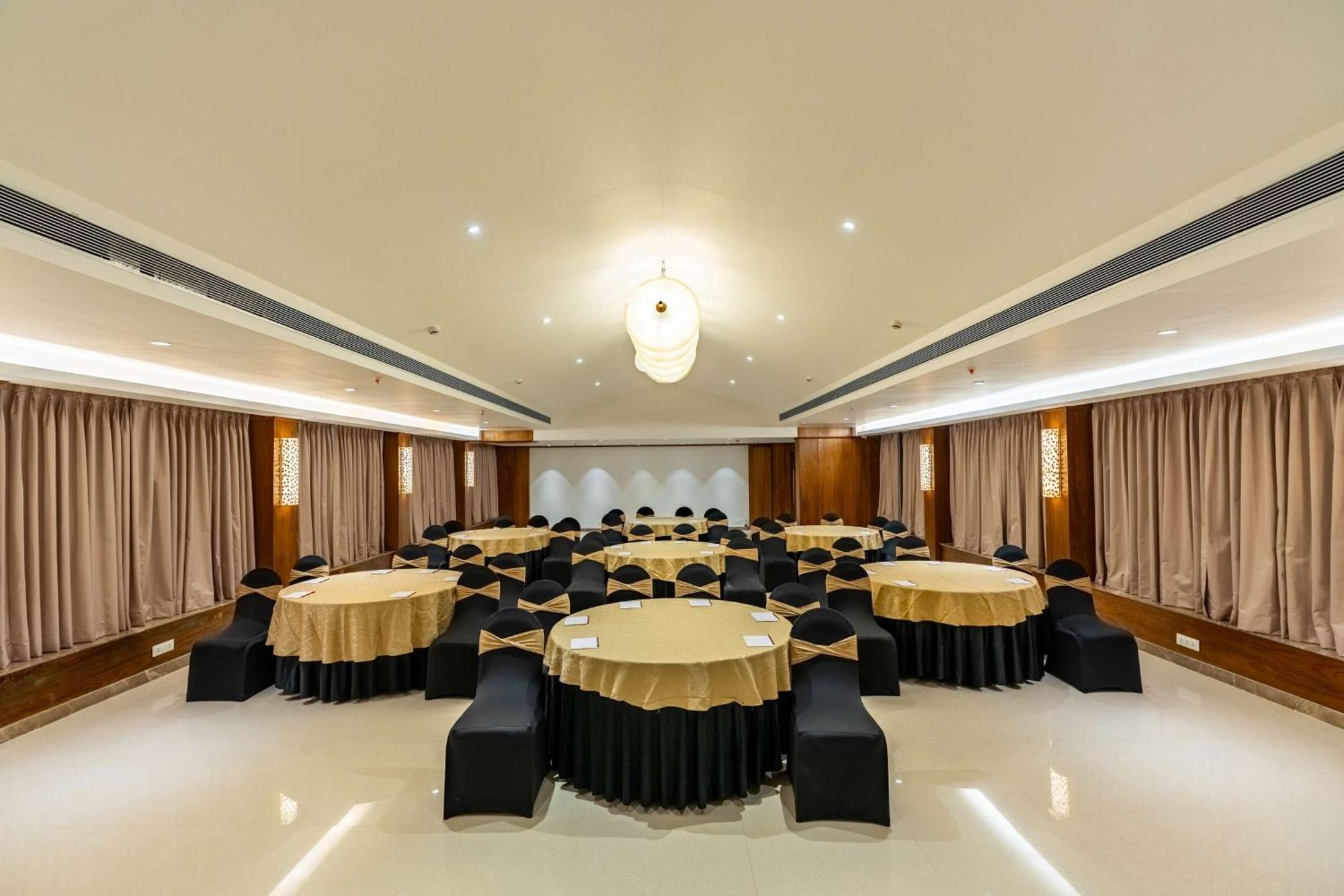 Mandrem Beach Resort, A Member Of Radisson Individuals Retreat Экстерьер фото