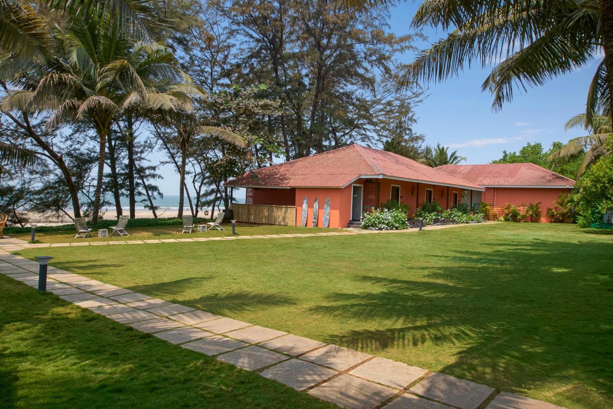 Mandrem Beach Resort, A Member Of Radisson Individuals Retreat Экстерьер фото