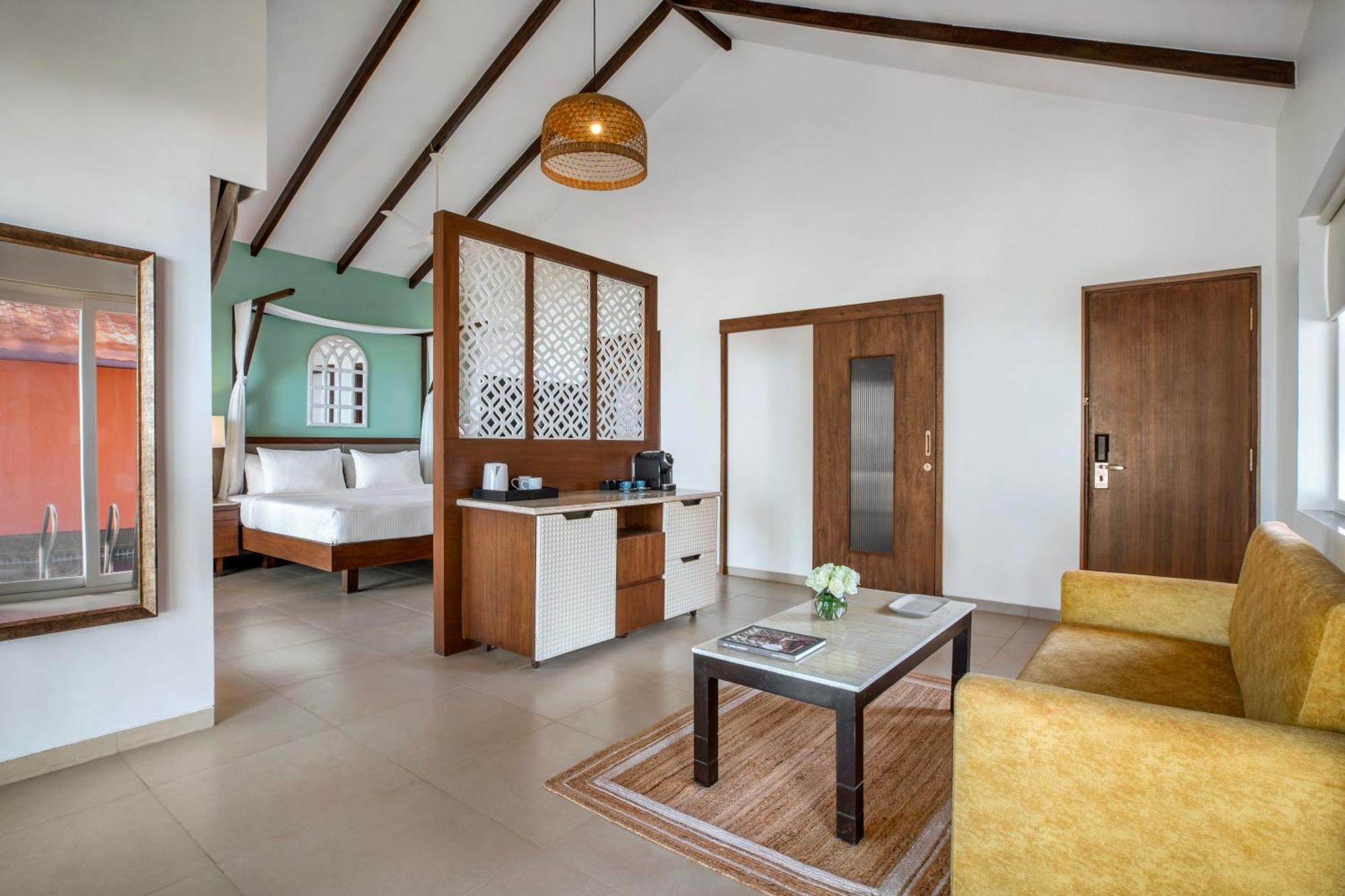 Mandrem Beach Resort, A Member Of Radisson Individuals Retreat Экстерьер фото